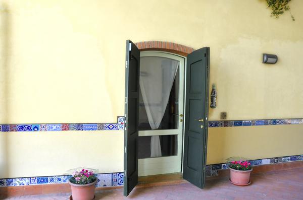 The entrance to the apartment