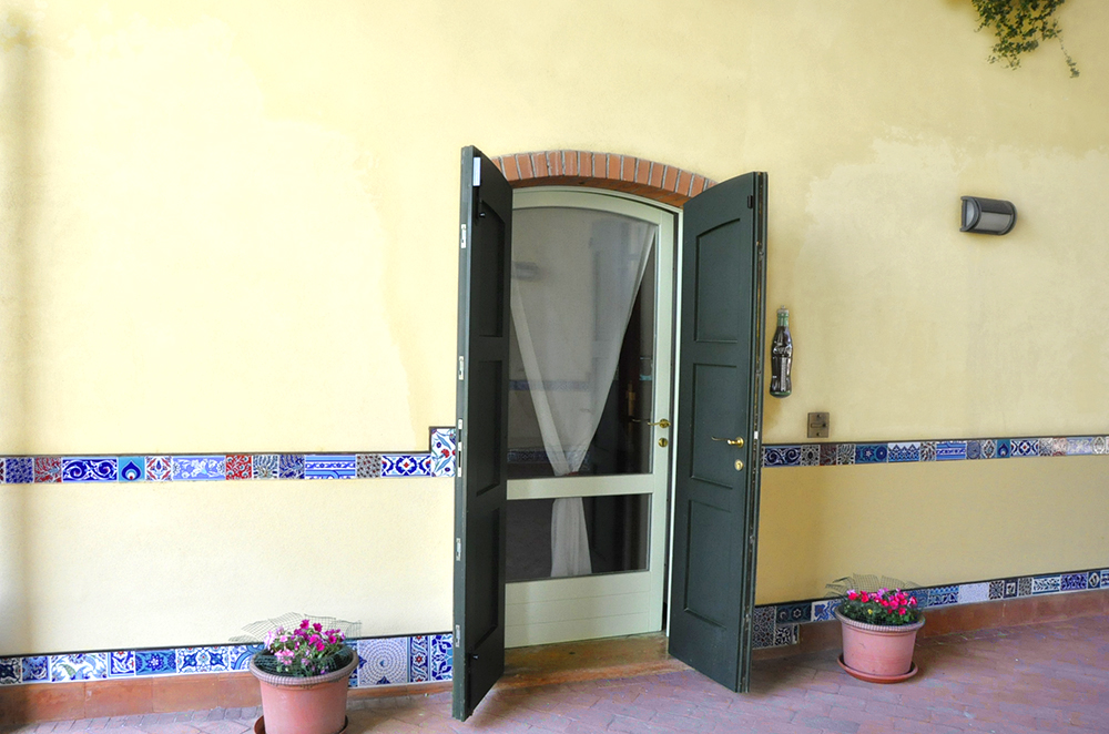 The entrance to the apartment